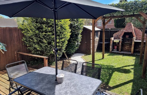 Coventry House | Modern Executive House WiFi Parking Coventry City Centre Sleeps 6.