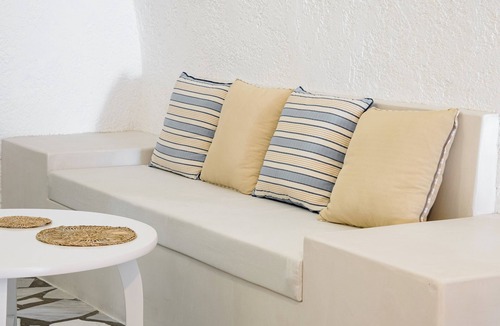 Santorini Apartment | Modern Traditional Cave Villa, Close to Fira, Port and Airport!