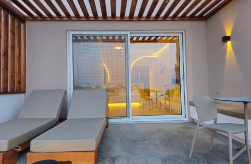 Fira Apartment | Moonlight Apartments & Suites