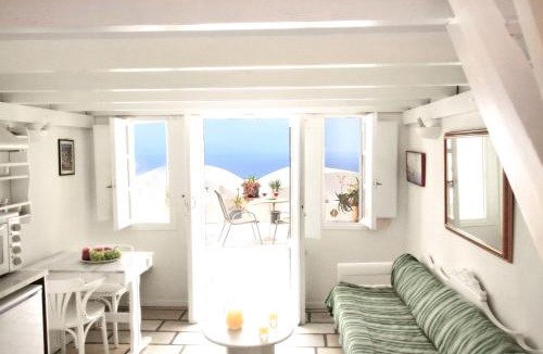 Oia Apartment | Muses Cycladic Suites