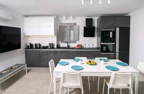 Exomytis House | My Rental Homes - Maison Nica with heated Jacuzzi on a panoramic terrace