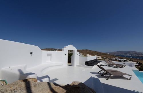 Paraga Villa | My Rental Homes - Villa Gazelia with terrace, private swimming pool and sea view