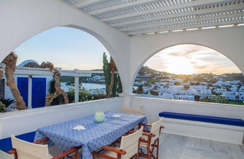 Psarou House | Mykonian style house ,3 min walk from Ornos Beach