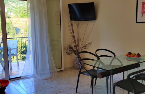 Dhrakata Apartment | Myrtos Cottages Euterpi
