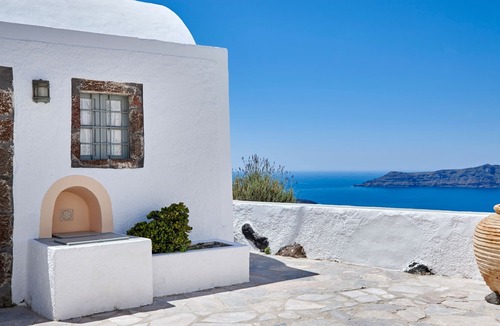 Firostefani Villa | Nautilus,3 bedroom character villa with outdoors jacuzzi and fantastic sea views