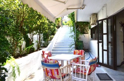 Kefalari Apartment | Nefeli Oniro Sea View Apartment Sleeps 6