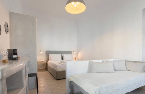 Fira Apartment | Neoklassiko Koukouli deluxe room