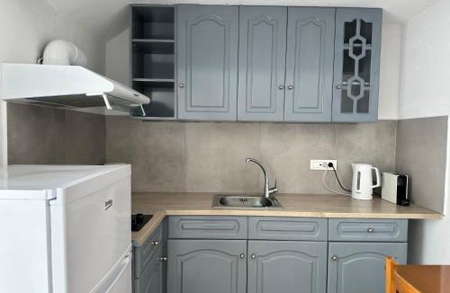 Kamari Apartment | Niabelo Villa