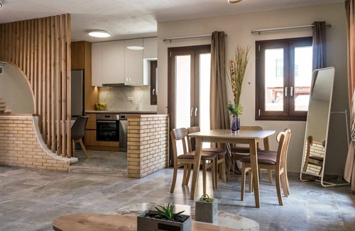 Old Hersonissos House | Niriides Villas Nymfe 2-Schlafzimmer privater Pool by Interhome