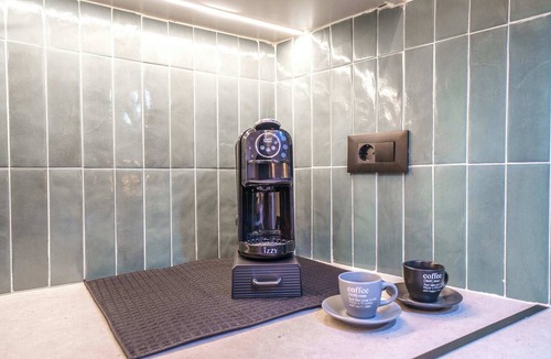 Nea Alikarnassos Apartment | Noble Heraklion Suites, Emerald Suite in Crete