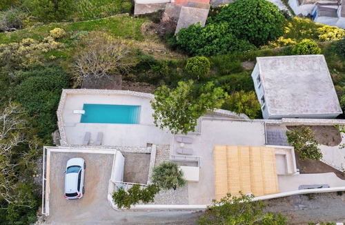 Monopari House | Nogal, a retreat made for you to relax in the cool breeze of the island.