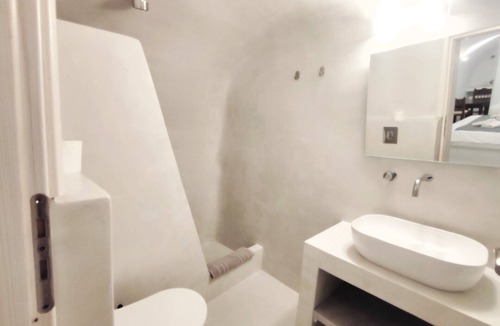 Fira Apartment | Nolis White Fira