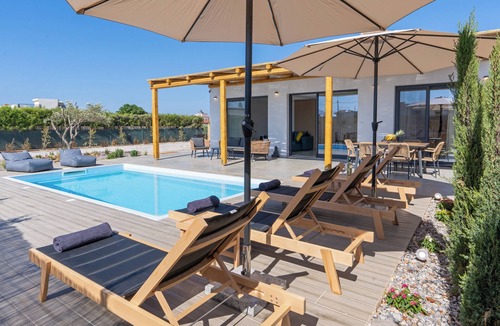 Kokkini Chani House | Notias- An Intimate Comfort Stay with Garden and Pool