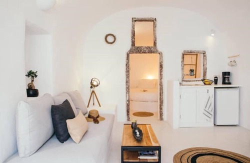 Finikia Villa | Nykteri Cave | A Terre Cave Villas