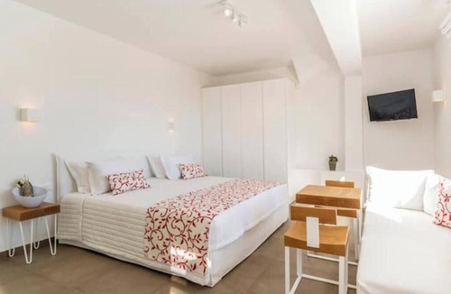 Agios Stefanos House | O Lofos TINOS Suite in Agios Stefanos with sea view