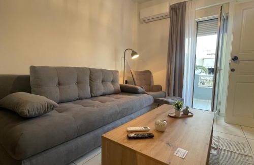 Nea Alikarnassos Apartment | Obsidian Urban Suite , next to Heraklion Airport
