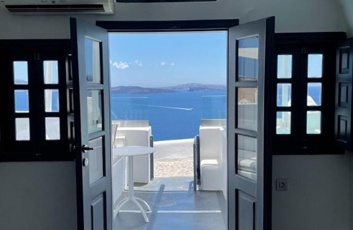 Oia Apartment | Oia Collection