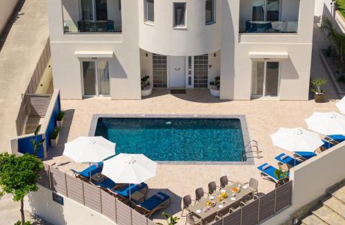 Rhodes Town Villa | Old Town 7 min - Free Airport Pickup - 6BR Villa
