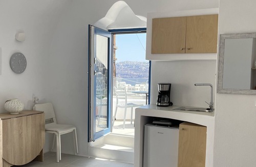 Akrotiri House | OLD WINERY (Superior)