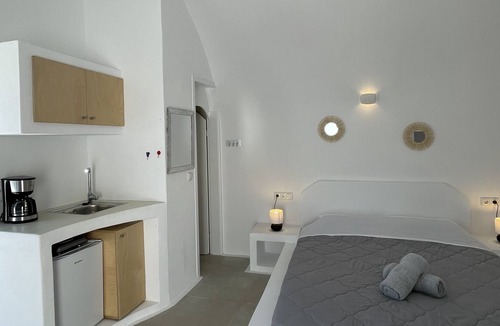 Akrotiri House | OLD WINERY (Superior)