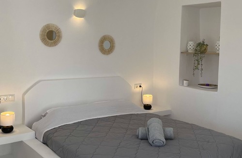 Akrotiri House | OLD WINERY (Superior)