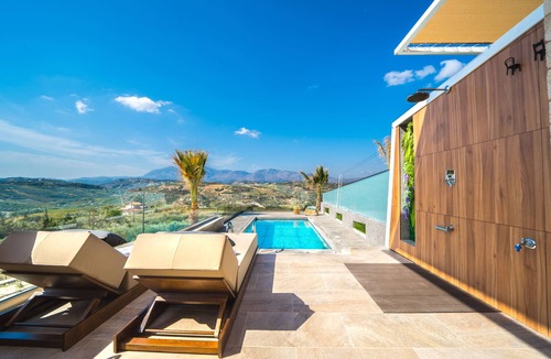 Heraklion Apartment | Oleas Suite Sun & Private Pool