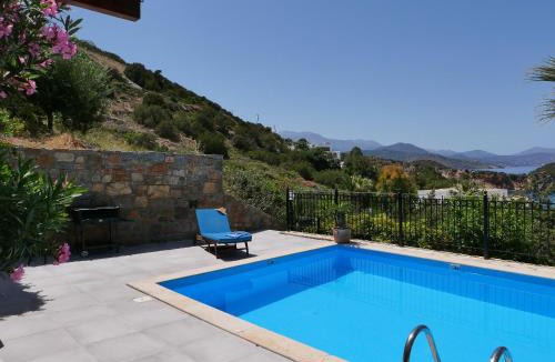 Istron Villa | One bedroom villa with private seawater pool Just 150 meters from the sea