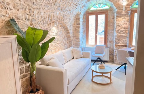 Kalamoti Apartment | Opus Luxury Maisonette