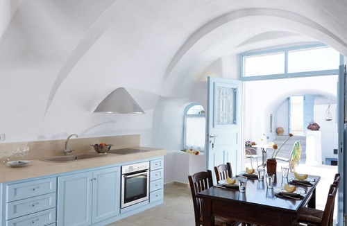 Pyrgos Villa | Panoramic and Sunset view in a cave house at Pirgos Kallisti