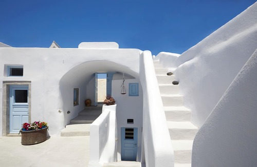 Pyrgos Villa | Panoramic and Sunset view in a cave house at Pirgos Kallisti
