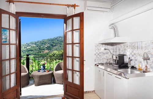 Agios Dimitrios Apartment | Paradeisos Double Room With Balcony 2