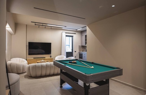 Prines Villa | Paradise Large Group w/Gym, Hot Tub & Playroom