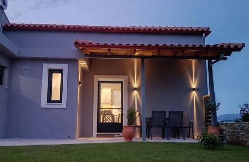 Kymi-Aliveri House | Peaceful Loft Retreat with Modern Design