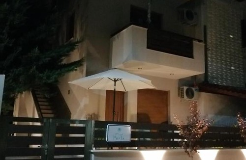 Paralia Dionysiou Apartment | Perla studios