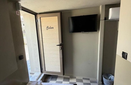 Monastiraki Apartment | Petite rooftop room for single person in the heart of Athens!