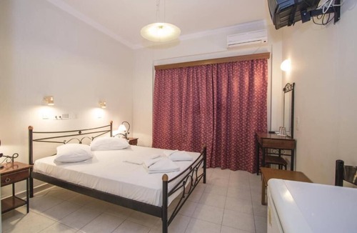 Perissa Hotel | Petra Nera