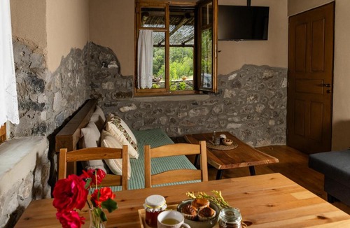 Agrafa Apartment | PETRASTERO Mountain Retreat-Agrafa Evrytania Greece