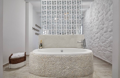 Agios Georgios Hotel | Petri Suites