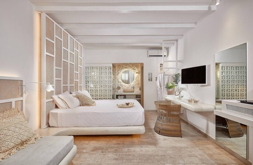 Agios Georgios Hotel | Petri Suites