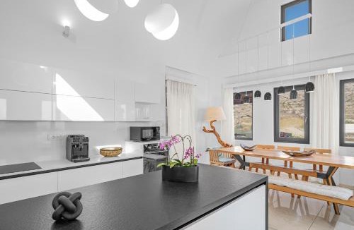 Santorini Villa | Phaos Cellaria Estate