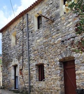 Lefktron House | POLLY FOURNAROU tower-house
