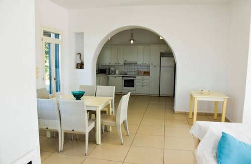 Ydrousa Villa | Pool villa in Andros overlooking the Aegean Sea