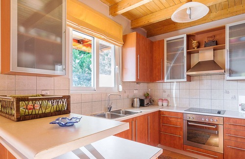 Markopoulo Mesogaias House | Porto Rafti Family 4BD Maisonette with Garden