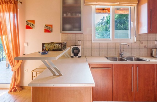 Markopoulo Mesogaias House | Porto Rafti Family 4BD Maisonette with Garden