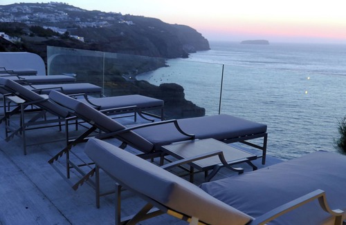Santorini Villa | PRESIDENTIAL VILLA exudes the tranquility and allure of a Cycladic oasis.