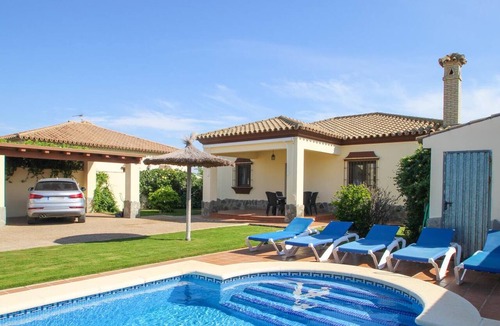 Conil de la Frontera House | Private large pool, close to oldtown Conil, beautiful garden, covered terrace, fireplace - Casa Noe -
