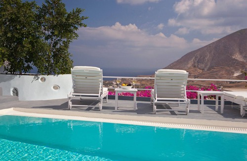 Exo Gonia Villa | Pyrgos 3-Bed Villa, Sleeps 8, with Pool and AirCon