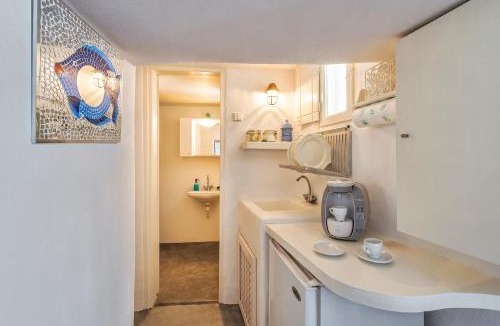 Exo Gonia Villa | Pyrgos 3-Bed Villa Sleeps 8 with Pool and AirCon