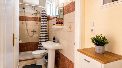 Potokaki Apartment | Queensize bed a walkaway to pythagorio city center