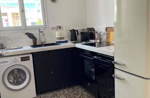 Kypseli Apartment | Quiet Designer Home, 2BR, Sunset Balcony Kypseli